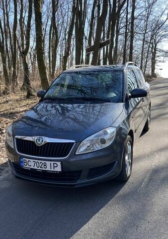 Серый Шкода Фабия, объемом двигателя 1.6 л и пробегом 221 тыс. км за 6100 $, фото 1 на Automoto.ua