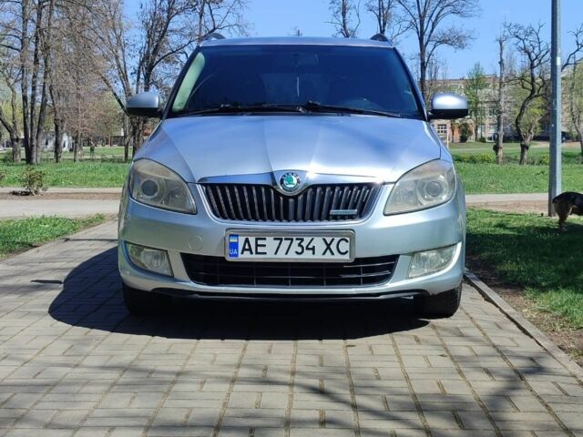 Серый Шкода Фабия, объемом двигателя 1.2 л и пробегом 280 тыс. км за 4400 $, фото 1 на Automoto.ua
