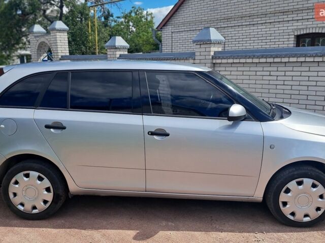 Сірий Шкода Фабія, об'ємом двигуна 1.6 л та пробігом 220 тис. км за 4000 $, фото 1 на Automoto.ua