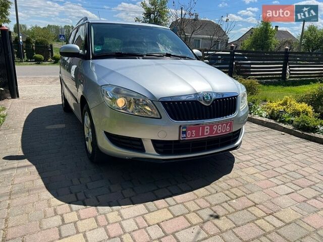 Серый Шкода Фабия, объемом двигателя 1.2 л и пробегом 200 тыс. км за 5350 $, фото 1 на Automoto.ua