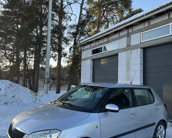 Сірий Шкода Фабія, об'ємом двигуна 1.39 л та пробігом 242 тис. км за 5300 $, фото 1 на Automoto.ua