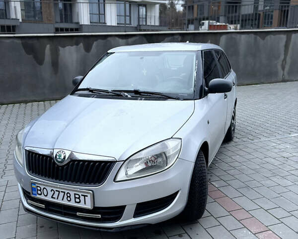 Серый Шкода Фабия, объемом двигателя 1.6 л и пробегом 259 тыс. км за 6200 $, фото 1 на Automoto.ua