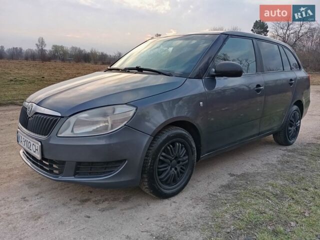 Серый Шкода Фабия, объемом двигателя 1.6 л и пробегом 320 тыс. км за 3500 $, фото 1 на Automoto.ua