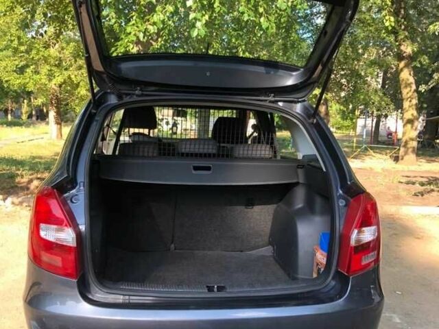 Сірий Шкода Фабія, об'ємом двигуна 1.6 л та пробігом 190 тис. км за 6000 $, фото 1 на Automoto.ua