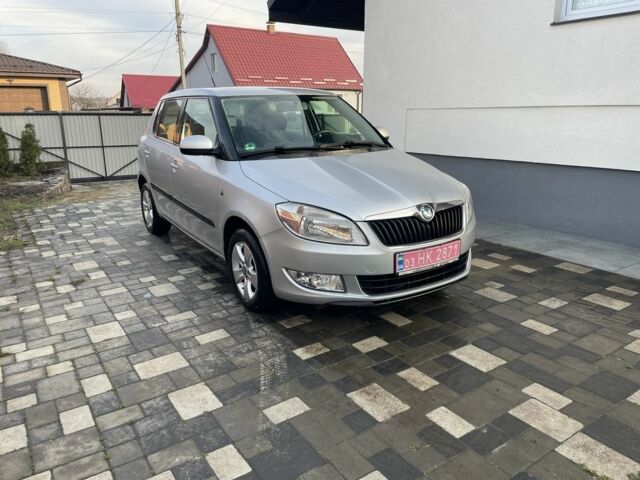 Серый Шкода Фабия, объемом двигателя 1.4 л и пробегом 242 тыс. км за 5400 $, фото 1 на Automoto.ua