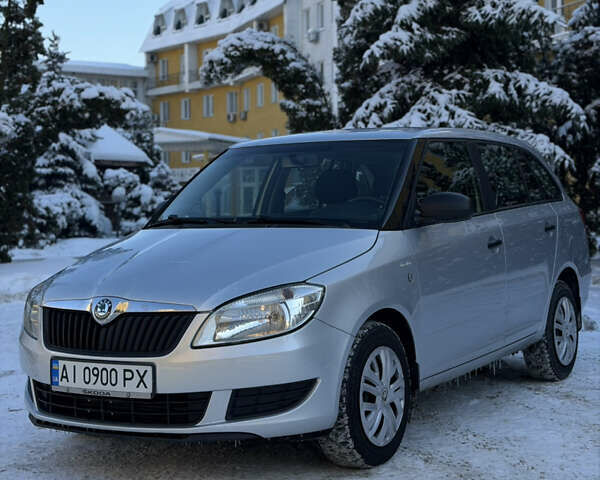 Сірий Шкода Фабія, об'ємом двигуна 1.6 л та пробігом 239 тис. км за 5400 $, фото 1 на Automoto.ua