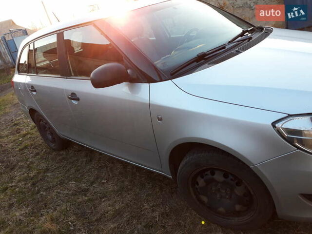 Серый Шкода Фабия, объемом двигателя 1.6 л и пробегом 253 тыс. км за 6850 $, фото 1 на Automoto.ua