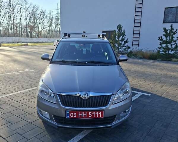 Серый Шкода Фабия, объемом двигателя 1.6 л и пробегом 260 тыс. км за 8200 $, фото 1 на Automoto.ua