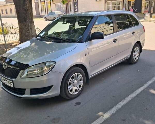 Сірий Шкода Фабія, об'ємом двигуна 1.6 л та пробігом 251 тис. км за 6400 $, фото 1 на Automoto.ua