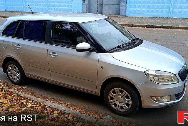 Шкода Фабія 2012 у Києві на Automoto.ua Сірий Шкода Фабія, об'ємом двигуна 1.4 л та пробігом 283 тис. км за 6000 $, фото 1 на Automoto.ua