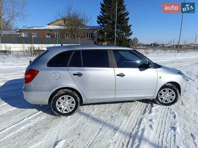 Серый Шкода Фабия, объемом двигателя 1.6 л и пробегом 265 тыс. км за 5545 $, фото 1 на Automoto.ua