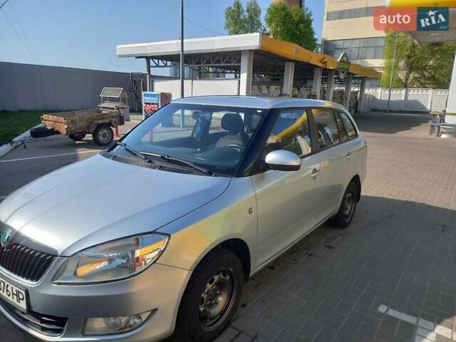 Сірий Шкода Фабія, об'ємом двигуна 1.39 л та пробігом 239 тис. км за 5600 $, фото 1 на Automoto.ua