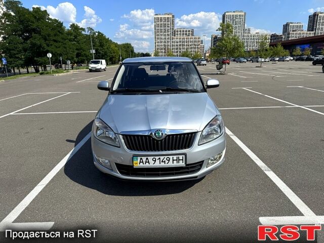 Серый Шкода Фабия, объемом двигателя 1.2 л и пробегом 189 тыс. км за 4500 $, фото 1 на Automoto.ua