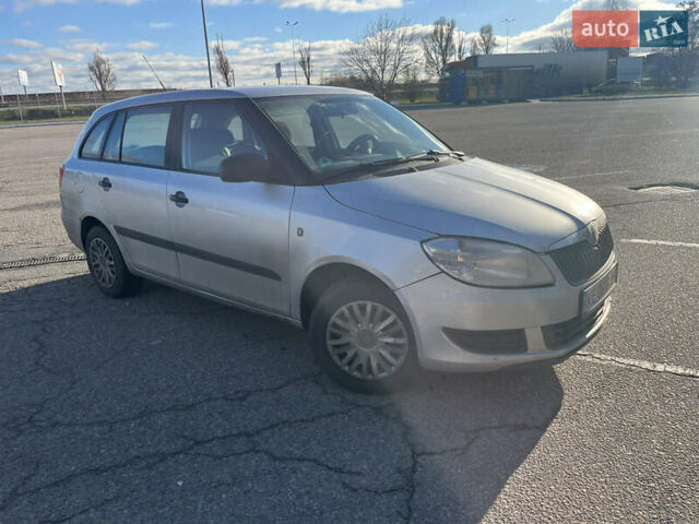 Серый Шкода Фабия, объемом двигателя 1.6 л и пробегом 240 тыс. км за 5600 $, фото 1 на Automoto.ua