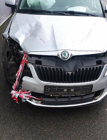 Серый Шкода Фабия, объемом двигателя 1.39 л и пробегом 170 тыс. км за 2100 $, фото 1 на Automoto.ua