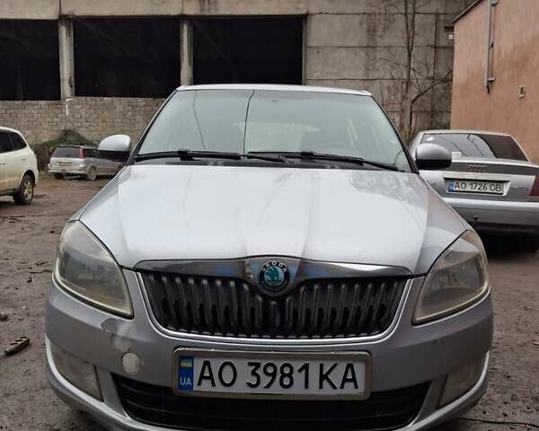 Серый Шкода Фабия, объемом двигателя 1.6 л и пробегом 299 тыс. км за 5000 $, фото 1 на Automoto.ua