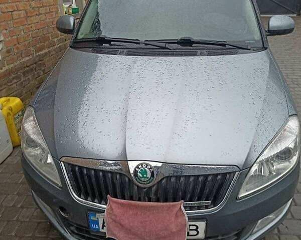 Серый Шкода Фабия, объемом двигателя 1.2 л и пробегом 187 тыс. км за 6000 $, фото 1 на Automoto.ua