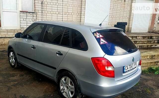 Серый Шкода Фабия, объемом двигателя 1.2 л и пробегом 169 тыс. км за 6000 $, фото 1 на Automoto.ua
