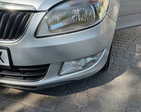 Сірий Шкода Фабія, об'ємом двигуна 1.6 л та пробігом 243 тис. км за 6000 $, фото 1 на Automoto.ua