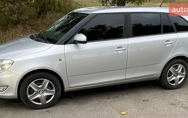 Сірий Шкода Фабія, об'ємом двигуна 1.6 л та пробігом 245 тис. км за 6100 $, фото 1 на Automoto.ua