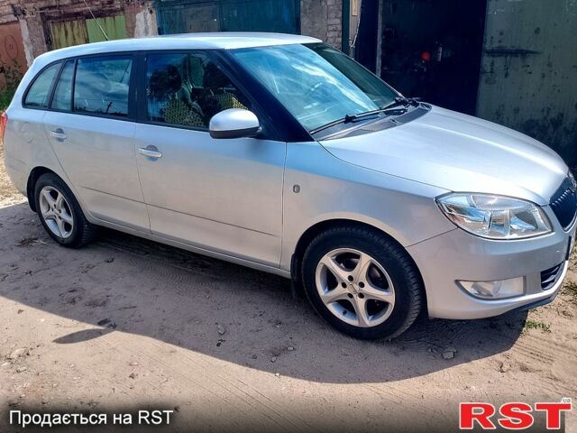 Серый Шкода Фабия, объемом двигателя 1.6 л и пробегом 242 тыс. км за 5950 $, фото 1 на Automoto.ua