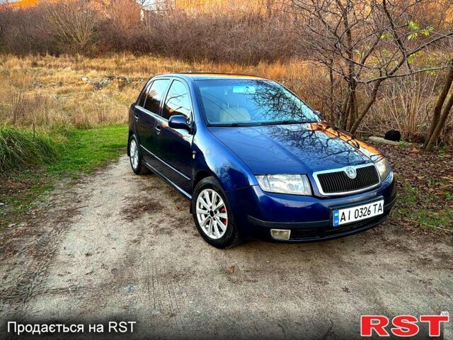 Синий Шкода Фабия, объемом двигателя 2 л и пробегом 300 тыс. км за 3100 $, фото 1 на Automoto.ua