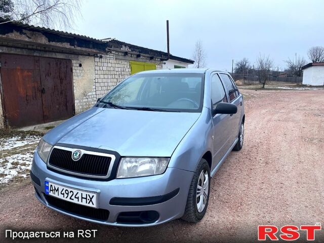 Синий Шкода Фабия, объемом двигателя 1.4 л и пробегом 500 тыс. км за 2600 $, фото 1 на Automoto.ua