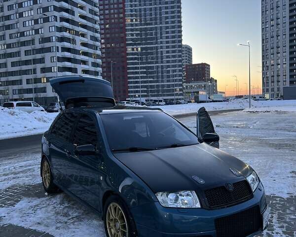 Синий Шкода Фабия, объемом двигателя 1.78 л и пробегом 300 тыс. км за 5000 $, фото 1 на Automoto.ua