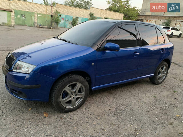 Синий Шкода Фабия, объемом двигателя 1.39 л и пробегом 332 тыс. км за 4150 $, фото 1 на Automoto.ua