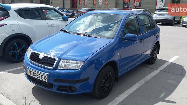 Синий Шкода Фабия, объемом двигателя 1.39 л и пробегом 205 тыс. км за 3099 $, фото 1 на Automoto.ua