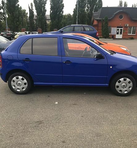 Синий Шкода Фабия, объемом двигателя 1.2 л и пробегом 80 тыс. км за 4800 $, фото 1 на Automoto.ua
