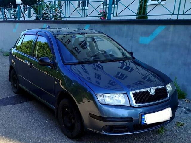 Синий Шкода Фабия, объемом двигателя 1.2 л и пробегом 310 тыс. км за 3700 $, фото 1 на Automoto.ua