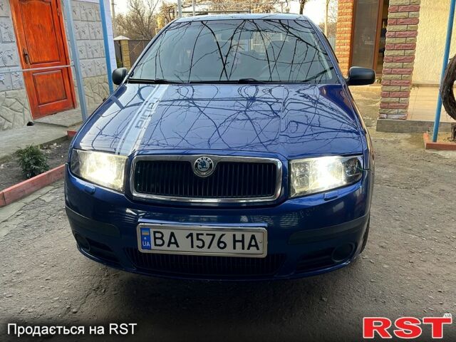 Синий Шкода Фабия, объемом двигателя 1.2 л и пробегом 178 тыс. км за 3800 $, фото 1 на Automoto.ua