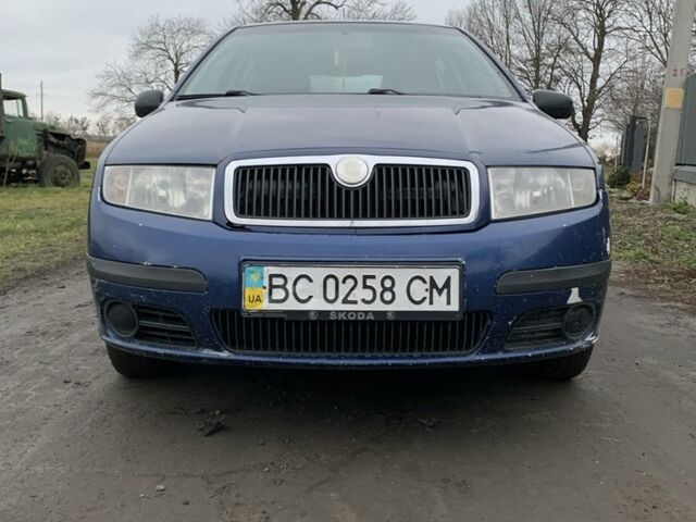 Синий Шкода Фабия, объемом двигателя 1.2 л и пробегом 600 тыс. км за 1900 $, фото 1 на Automoto.ua