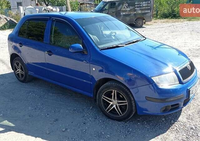 Синій Шкода Фабія, об'ємом двигуна 1.4 л та пробігом 300 тис. км за 4000 $, фото 1 на Automoto.ua