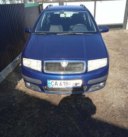 Синий Шкода Фабия, объемом двигателя 1.2 л и пробегом 202 тыс. км за 3700 $, фото 1 на Automoto.ua