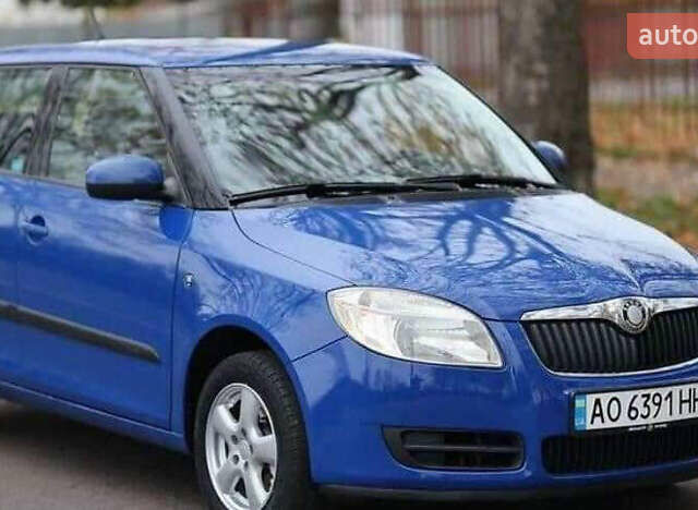 Синий Шкода Фабия, объемом двигателя 1.2 л и пробегом 120 тыс. км за 4600 $, фото 1 на Automoto.ua