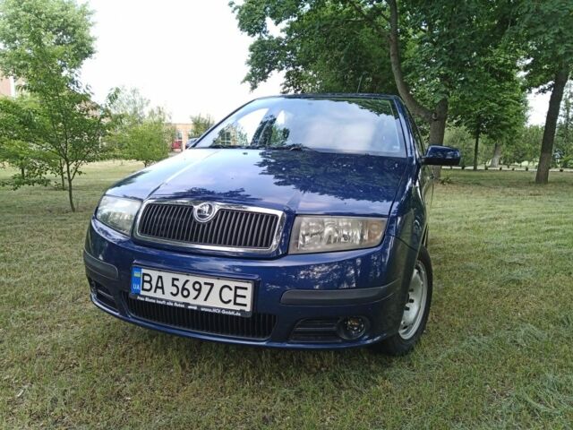 Синий Шкода Фабия, объемом двигателя 1.2 л и пробегом 230 тыс. км за 4400 $, фото 1 на Automoto.ua
