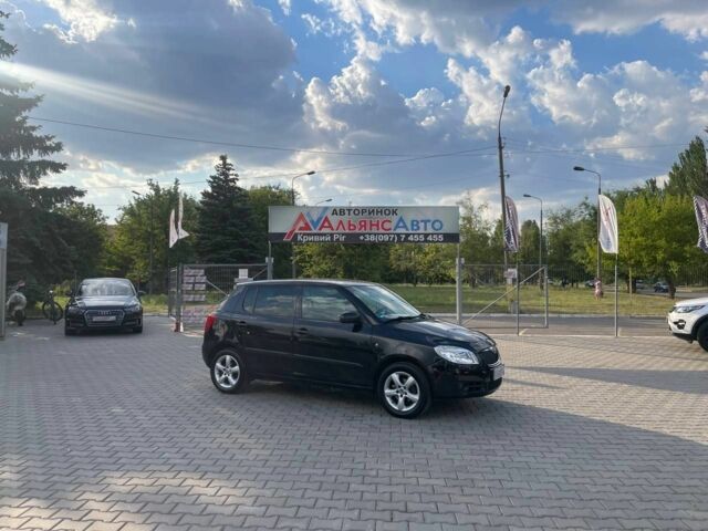 Синий Шкода Фабия, объемом двигателя 1.4 л и пробегом 201 тыс. км за 5400 $, фото 1 на Automoto.ua