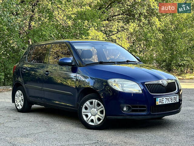 Синий Шкода Фабия, объемом двигателя 1.39 л и пробегом 275 тыс. км за 3999 $, фото 1 на Automoto.ua