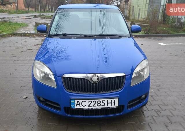 Синий Шкода Фабия, объемом двигателя 1.2 л и пробегом 252 тыс. км за 4500 $, фото 1 на Automoto.ua