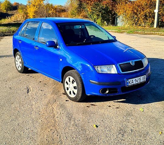 Синий Шкода Фабия, объемом двигателя 1.4 л и пробегом 231 тыс. км за 3500 $, фото 1 на Automoto.ua