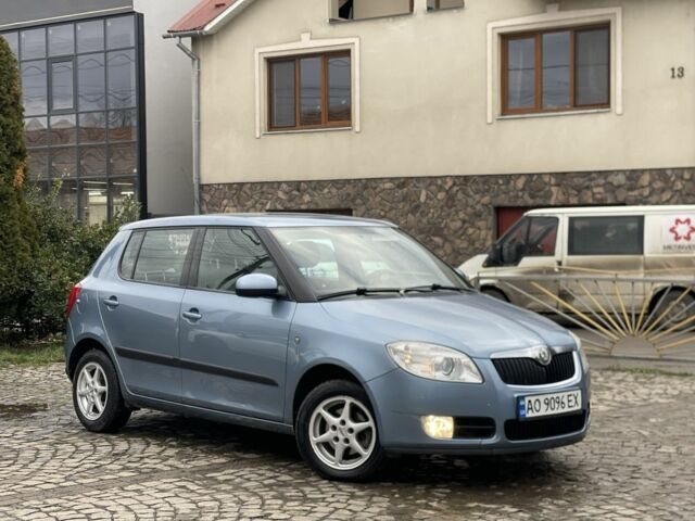 Синий Шкода Фабия, объемом двигателя 1.4 л и пробегом 230 тыс. км за 4400 $, фото 1 на Automoto.ua