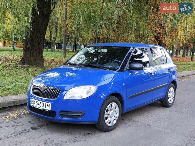 Синий Шкода Фабия, объемом двигателя 1.4 л и пробегом 254 тыс. км за 4800 $, фото 1 на Automoto.ua