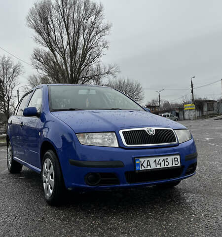 Синий Шкода Фабия, объемом двигателя 1.4 л и пробегом 232 тыс. км за 2950 $, фото 1 на Automoto.ua