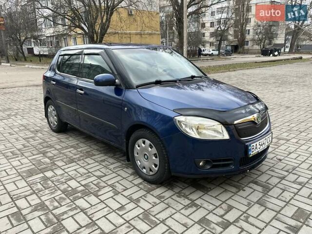 Синий Шкода Фабия, объемом двигателя 1.2 л и пробегом 201 тыс. км за 5150 $, фото 1 на Automoto.ua