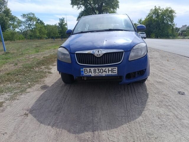 Синий Шкода Фабия, объемом двигателя 1.4 л и пробегом 600 тыс. км за 2500 $, фото 1 на Automoto.ua