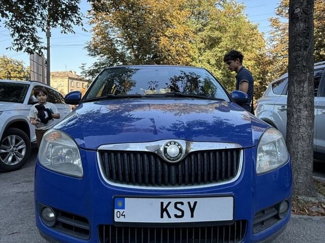 Синий Шкода Фабия, объемом двигателя 1.4 л и пробегом 200 тыс. км за 4508 $, фото 1 на Automoto.ua
