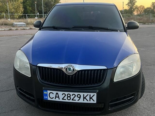 Синій Шкода Фабія, об'ємом двигуна 1.2 л та пробігом 100 тис. км за 3000 $, фото 1 на Automoto.ua