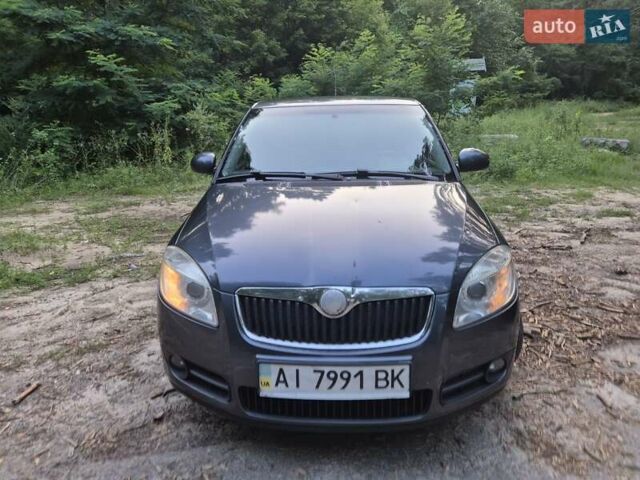 Синий Шкода Фабия, объемом двигателя 1.39 л и пробегом 225 тыс. км за 4700 $, фото 1 на Automoto.ua